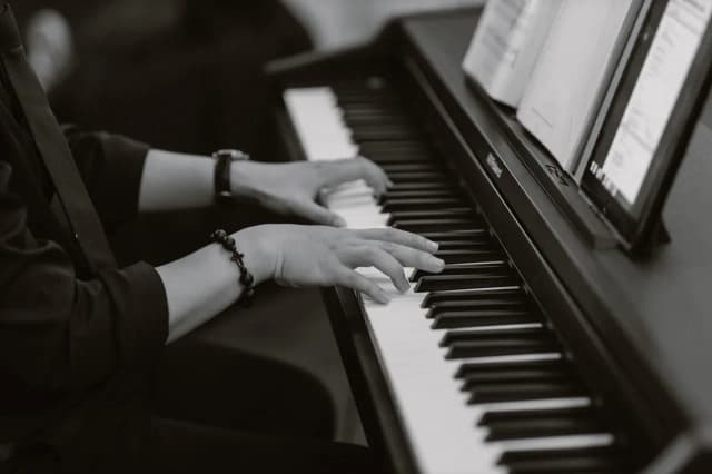 Smutna muzyka klasyczna – utwory, które wywołują melancholię i refleksję Smutna muzyka klasyczna – utwory, które wywołują melancholię i refleksję