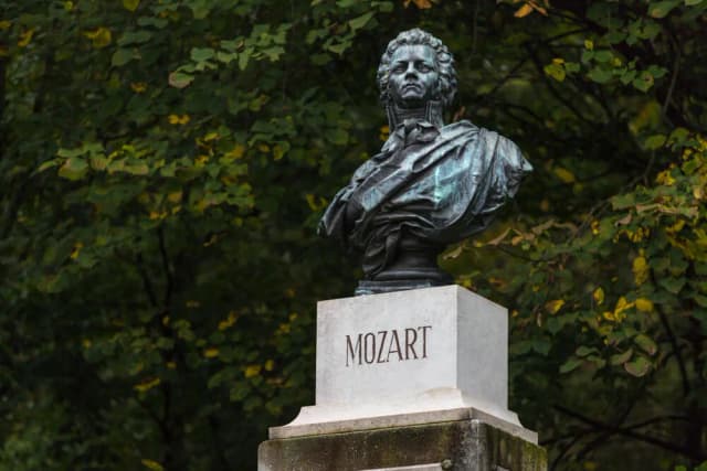 Ile Mozart skomponował utworów? Odkryj jego niezwykłe dzieła muzyczne Ile Mozart skomponował utworów? Odkryj jego niezwykłe dzieła muzyczne