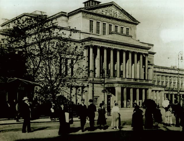 Co to znaczy opera? Poznaj fascynujący świat muzyki i dramatu Co to znaczy opera? Poznaj fascynujący świat muzyki i dramatu